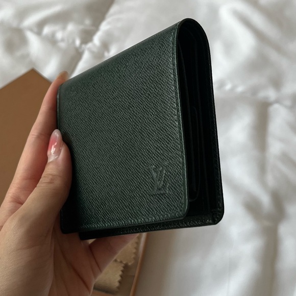Louis Vuitton Taiga Compact Wallet - Dark Green - Picture 4 of 11